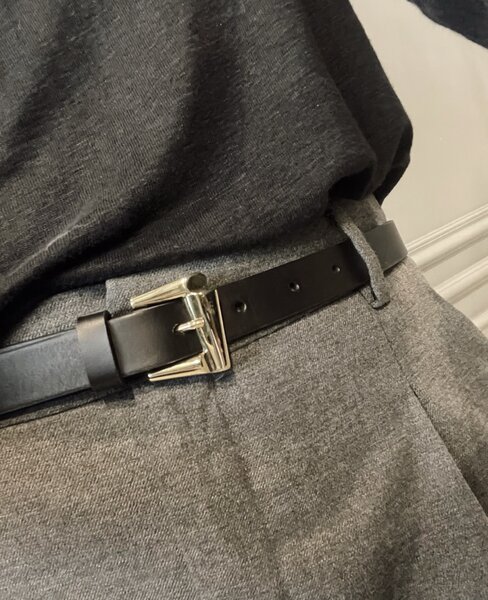 Closed leather belt