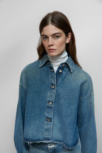 Closed boxy cropped denim shirt